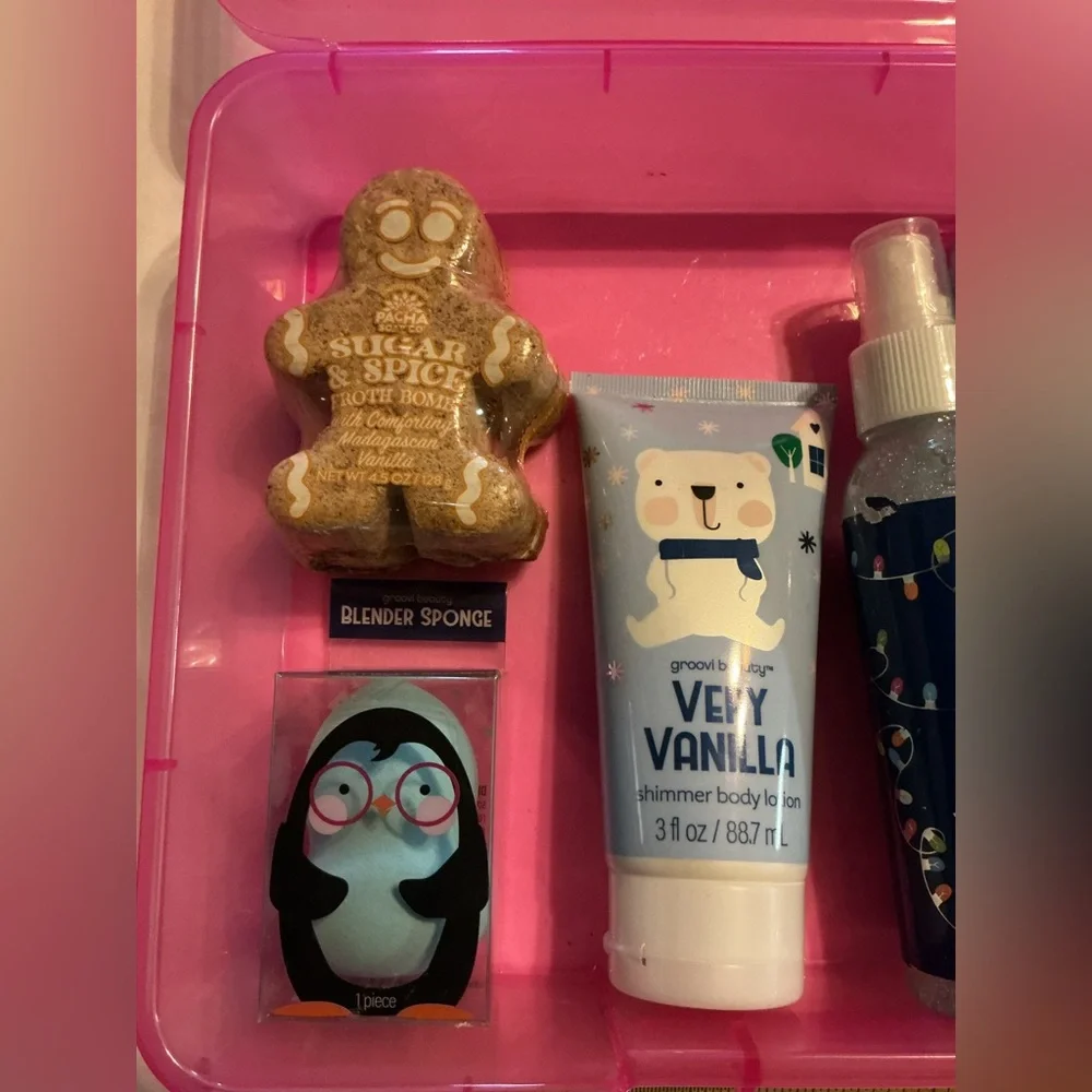 🛍️LAST CHANCE 🛍️NWT 7 piece Bath & Body Gift Set with pink carrying case